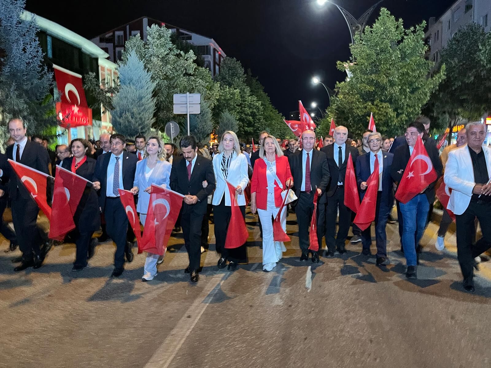 Kırşehir'de Meşaleler Yandı, Zafer Bayramı Coşkusu Yaşandı (9)