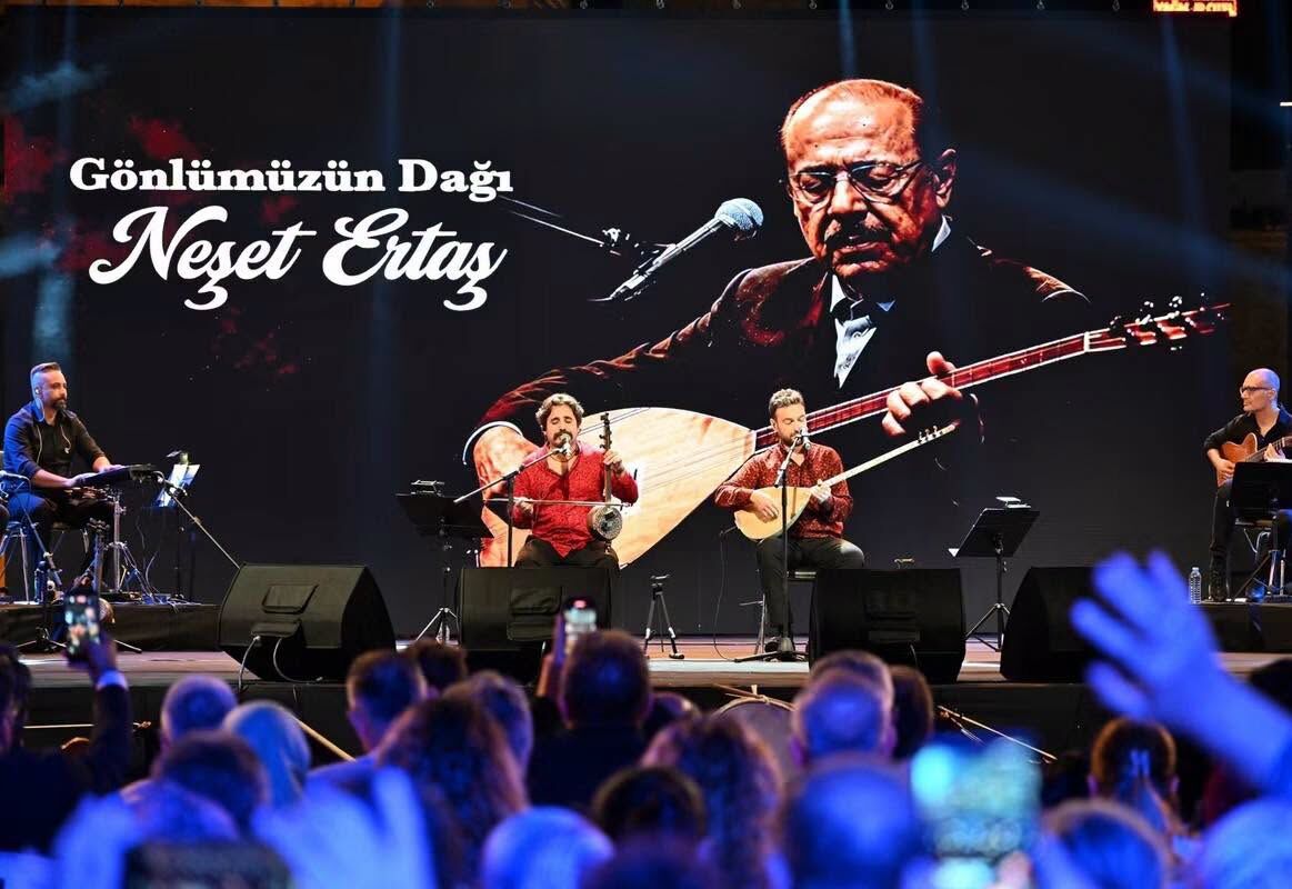 Kırşehir’de Neşet Ertaş Türküleri Cacabey Meydanı’nı Doldurdu 3
