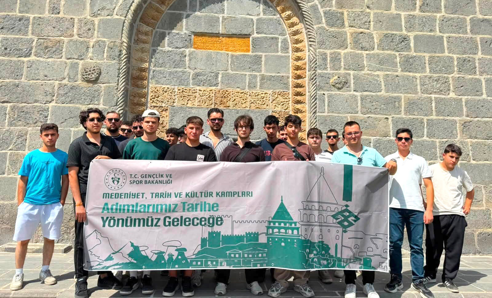 Kırşehirli Gençler Hakkâri’de Tarih Ve Kültürle Buluştu (7)