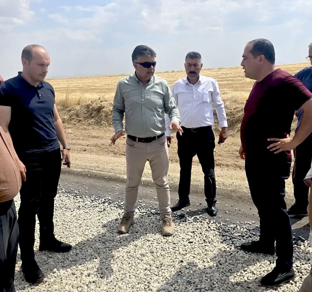 Köy Yollarındaki Asfalt Çalışmalarına Saha Incelemesi (3)