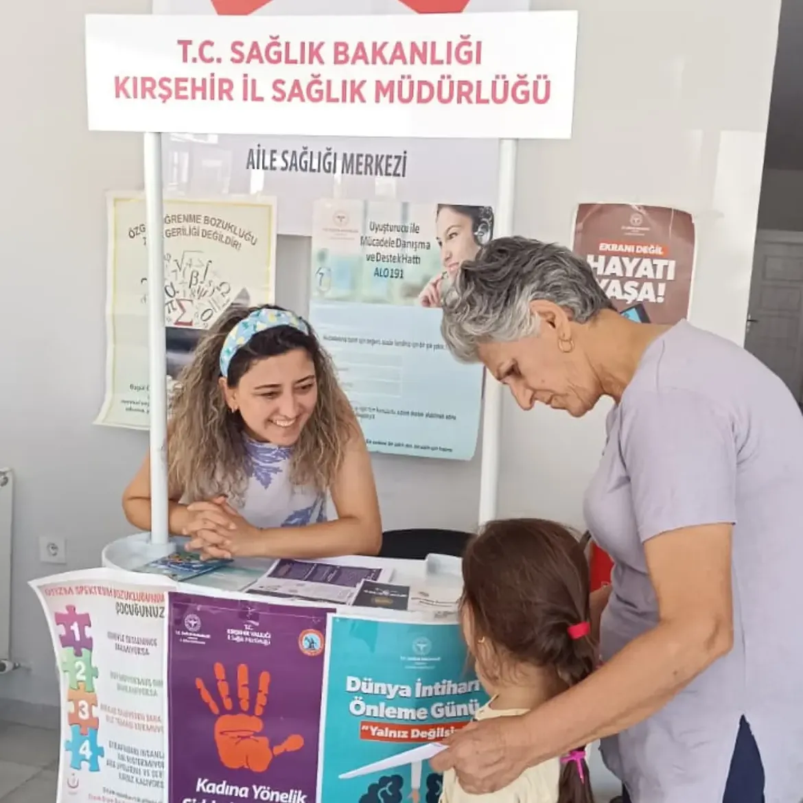 Merkez Shm De Görev Yapan Çocuk Gelişimci Rabia Koçyi̇ği̇t Özcan, Sosyal Çalışmacı Büşra Demi̇ryü-1