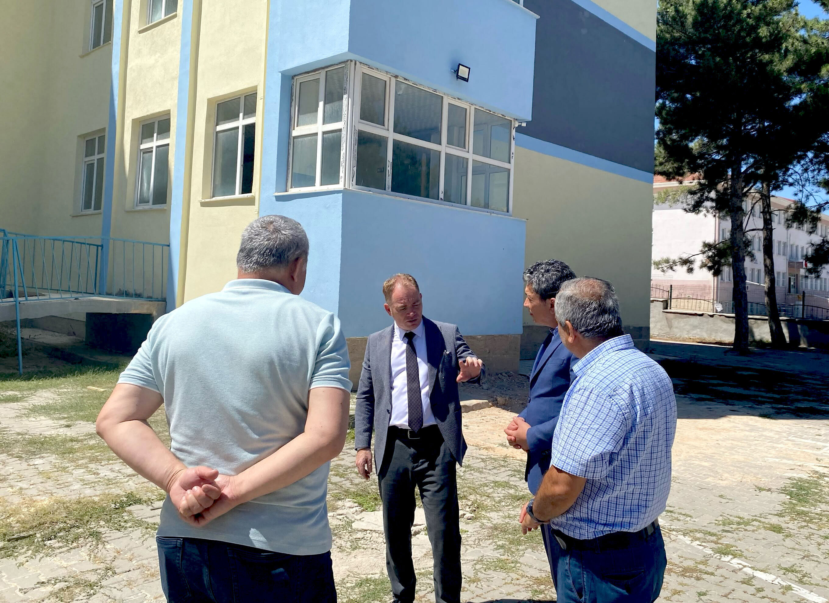 Mucur’da Fatih Ortaokulu’nun Taşınma Işlemleri Yerinde Incelendi (1)