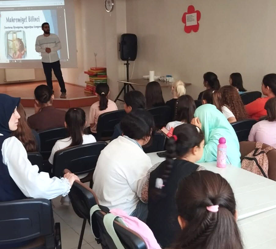 Mucur’da Öğrencilere Mahremiyet Ve Arkadaşlık Nezaketi Anlatıldı (1)