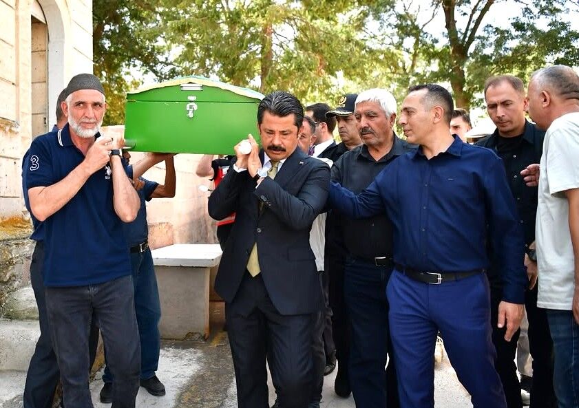 Şehit Jandarma Başçavuş Serkan Tekin’in Annesi Son Yolculuğuna Uğurlandı (1)
