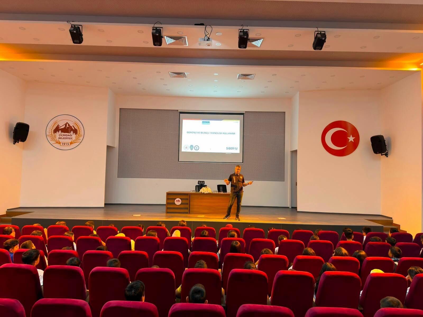 Si̇beray Ekipleri Çiçekdağı'nda Öğrencilerle Buluştu 3