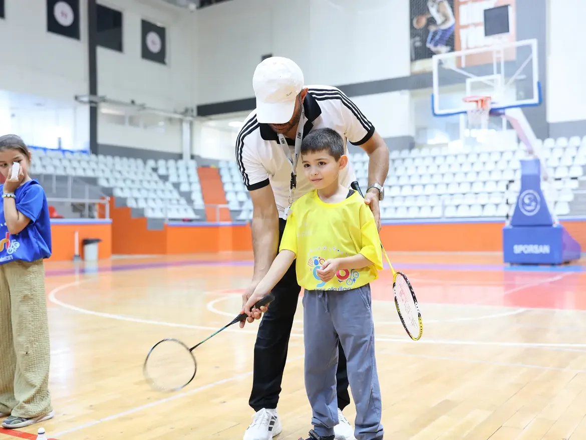 🏸🔥 Sporun Başkenti̇ Kirşehi̇r’de Raket Sesleri̇ Yükseli̇yor! 🔥🏸Kırşehir Spor Salonu Bugün Buram