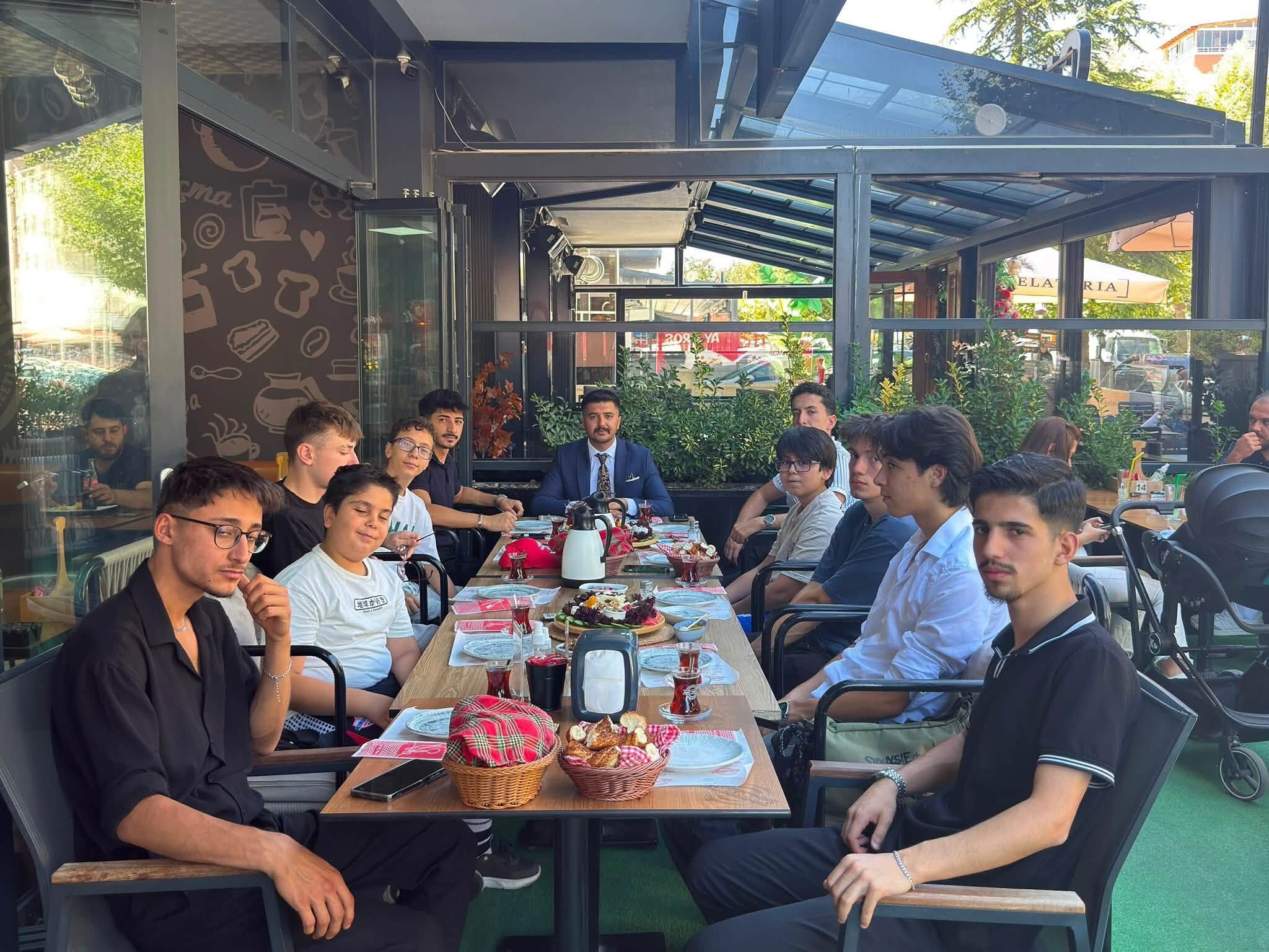 Ülkü Ocakları Kırşehir’de Gençleri Kahvaltıda Bir Araya Getirdi 3