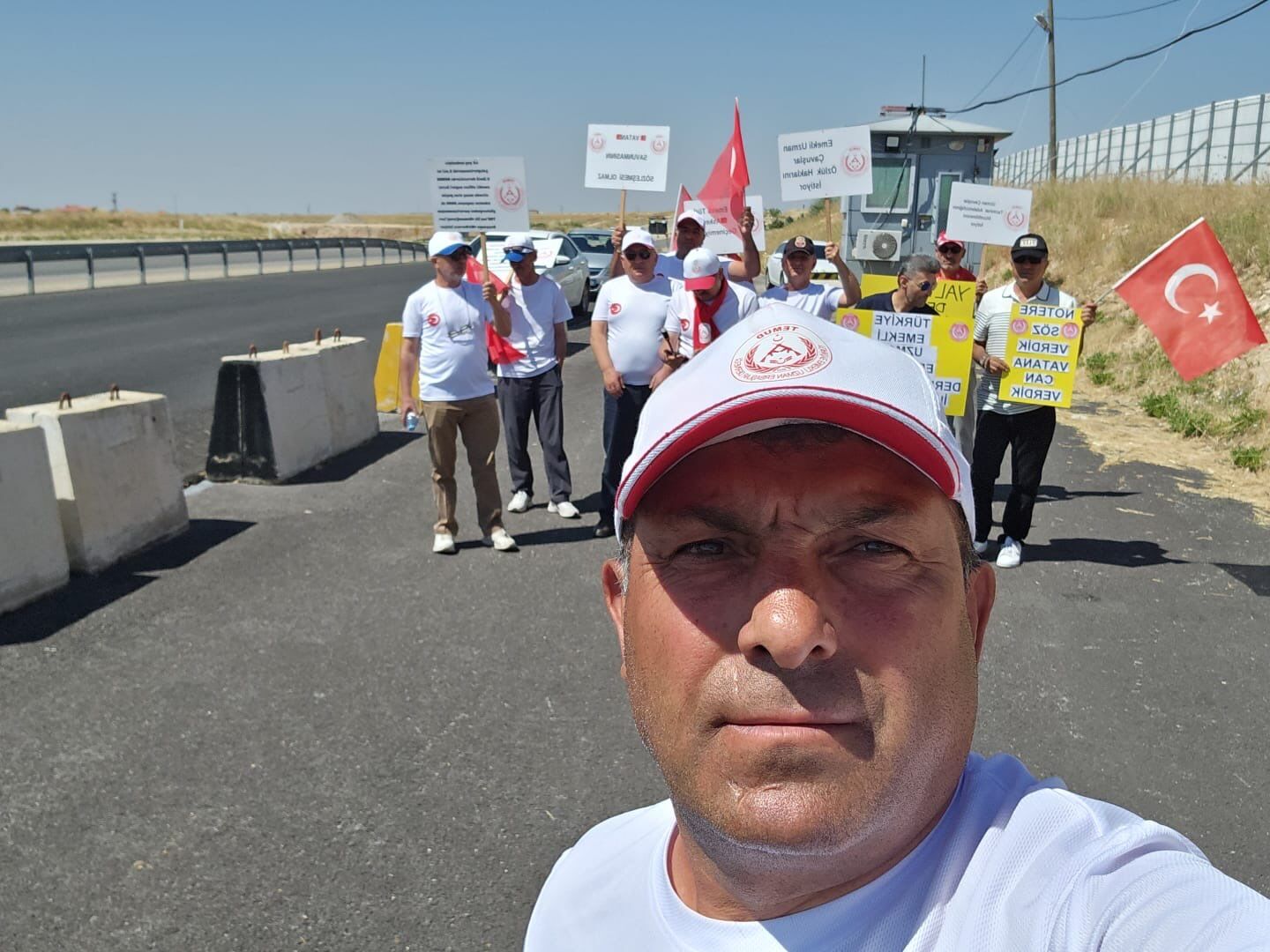 Yürüyüşümüzün 8Nci Günükırşehir 120Nci Km.temud Kayseri Il Bşk Lığımıztemud Ankara İl Bşk .Lığım (1)