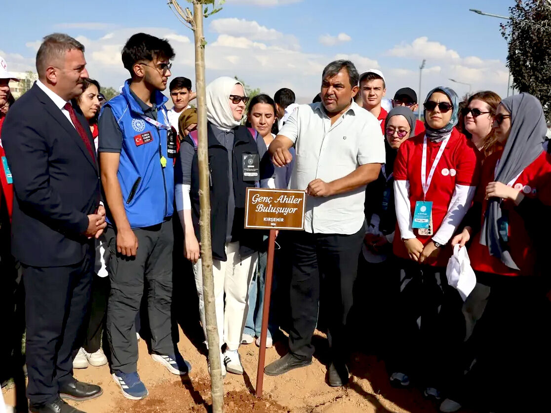 81 Ilin Toprağı Kırşehir’de Buluştu ‘Genç Ahiler Ormanı’ Için Ilk Fidanlar Dikildi (8)