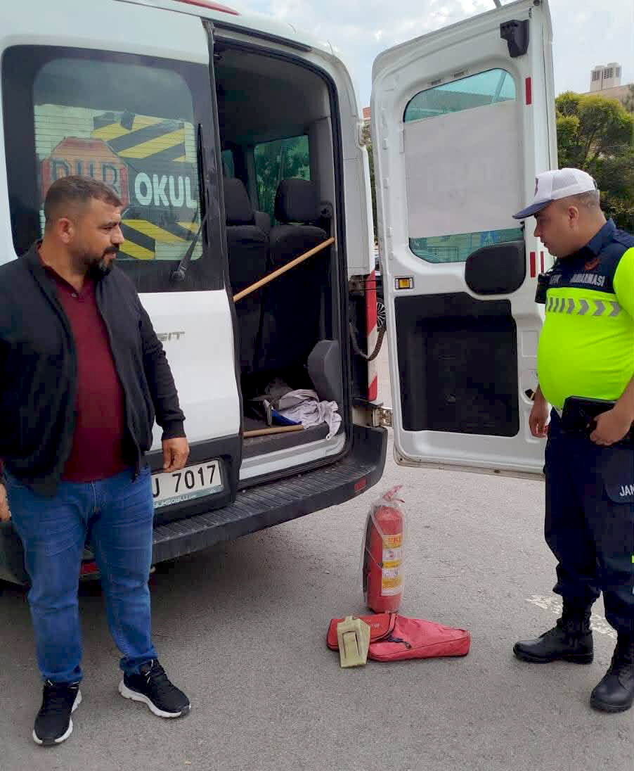 Çiçekdağı’nda Öğrenci Servislerine Sıkı Denetim (4)
