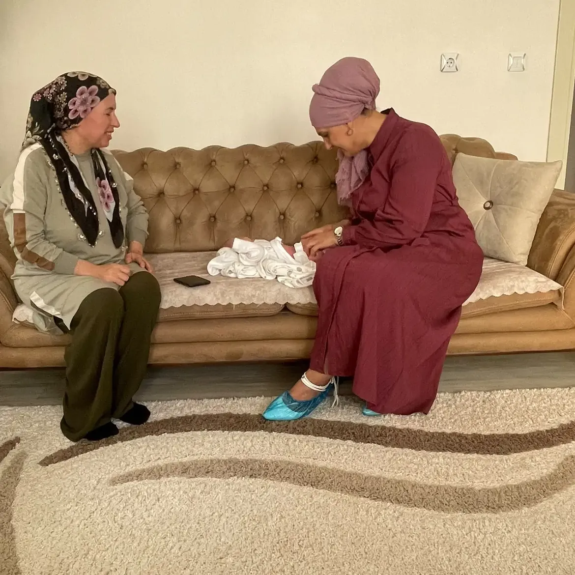Gebe Okulu Ebeleri Kırşehir’de Ailelerin Kapısını Çaldı 2 (2)