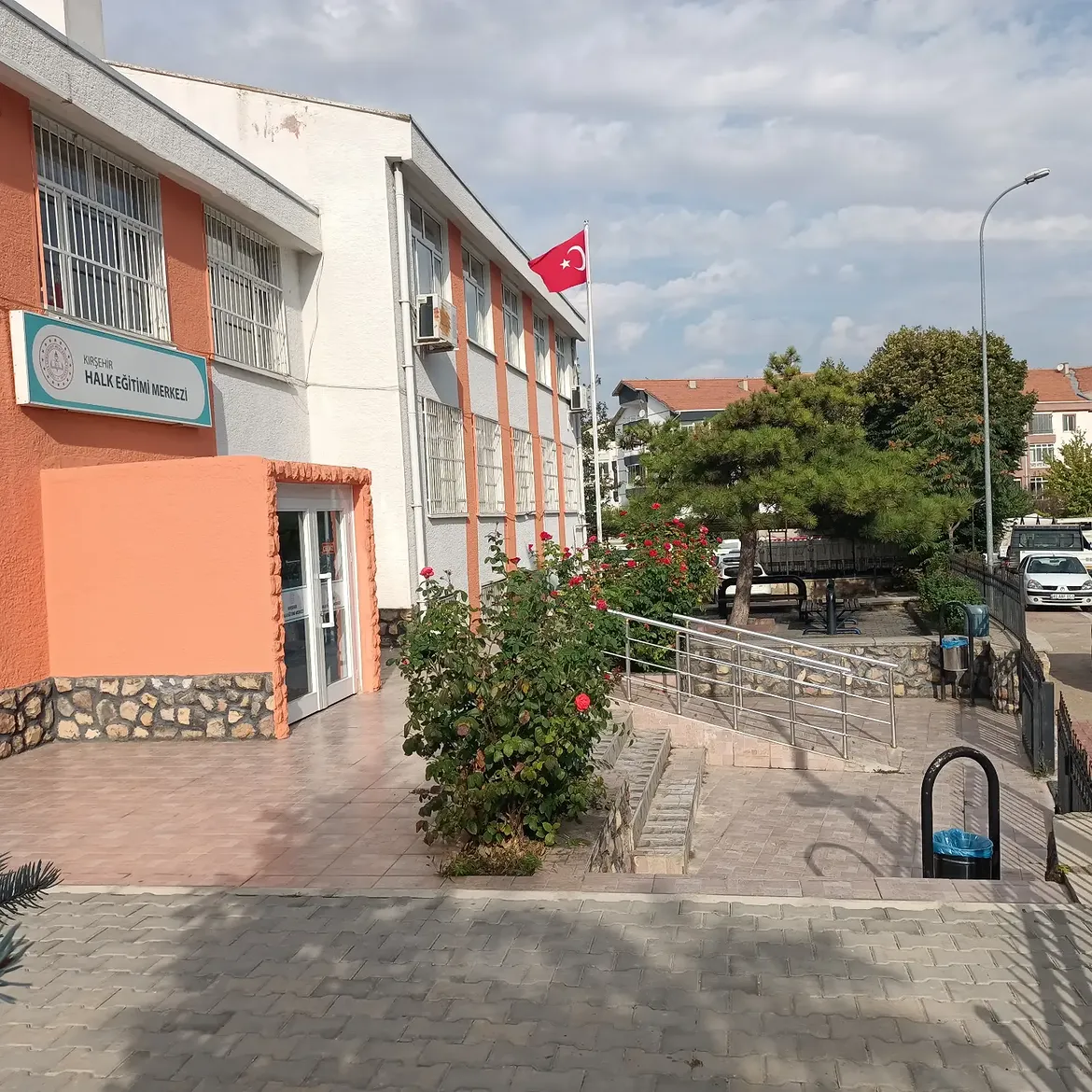 Her Zaman Değişim Güzeldir. Dış Cephe Boyamızda Küçük Bir Değişiklik Yaptık. (1)