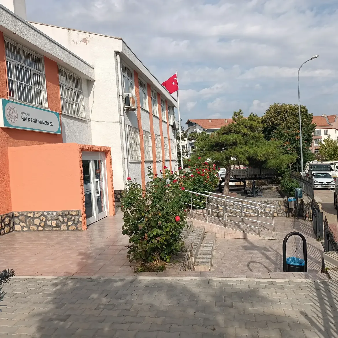 Her Zaman Değişim Güzeldir. Dış Cephe Boyamızda Küçük Bir Değişiklik Yaptık.