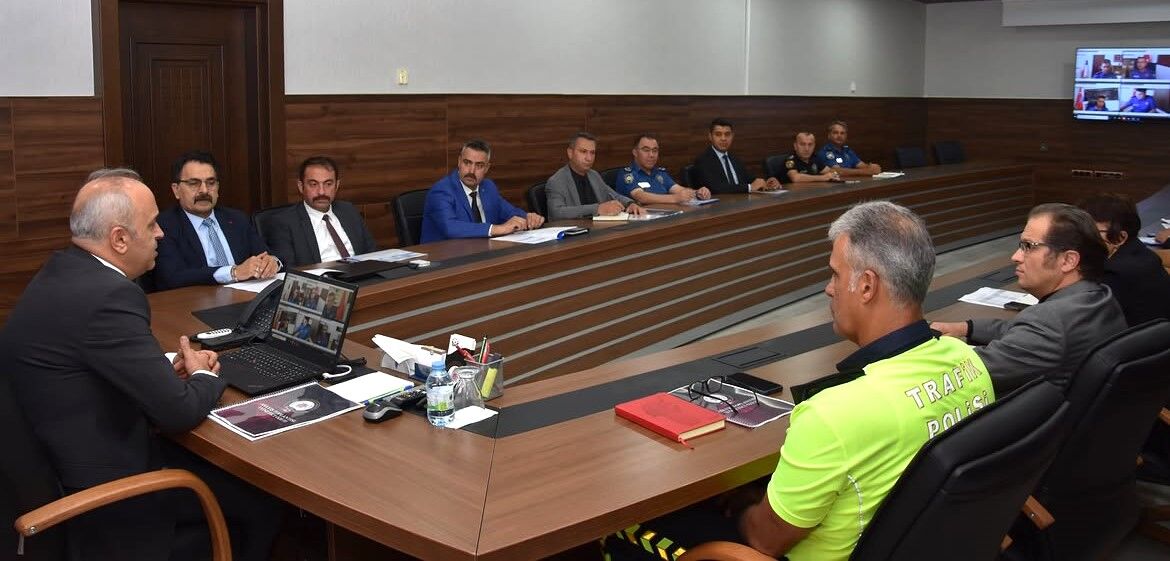 İl Emniyet Müdürü Dr. Mesut Görücü Başkanlığında Kırşehir’de Asayiş Toplantısı (2)