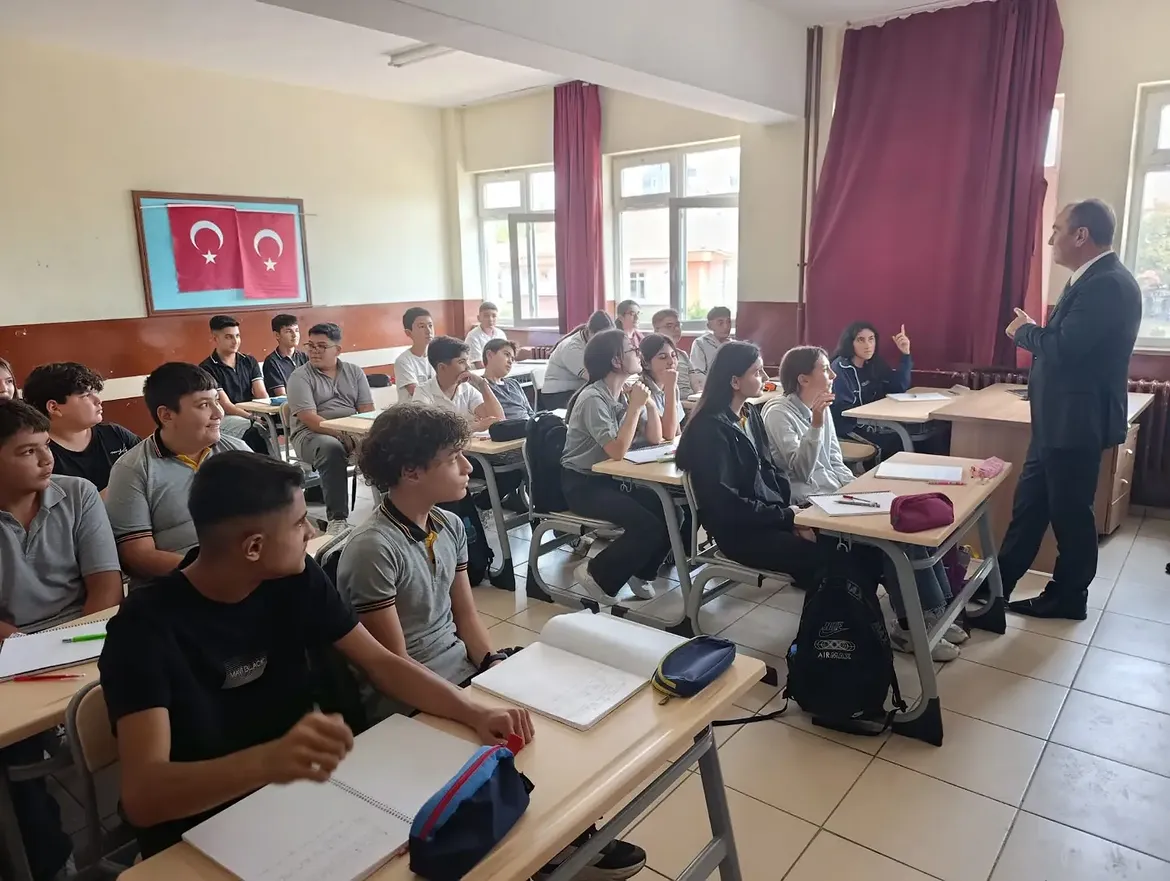 İlçe Milli Eğitim Müdürü Halil İman Ve Şube Müdürleri Raşit Şahi̇n Ve Özkan Durmuş Ilçemiz Kaman (3)