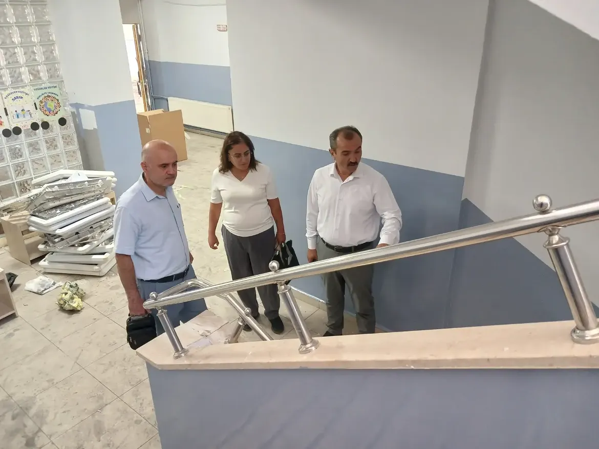 İlçe Milli Eğitim Müdürü Halil İman Ve Şube Müdürü Murat Şahi̇n Ilçemiz Kaman Fatma Ana Anaokulu (2)
