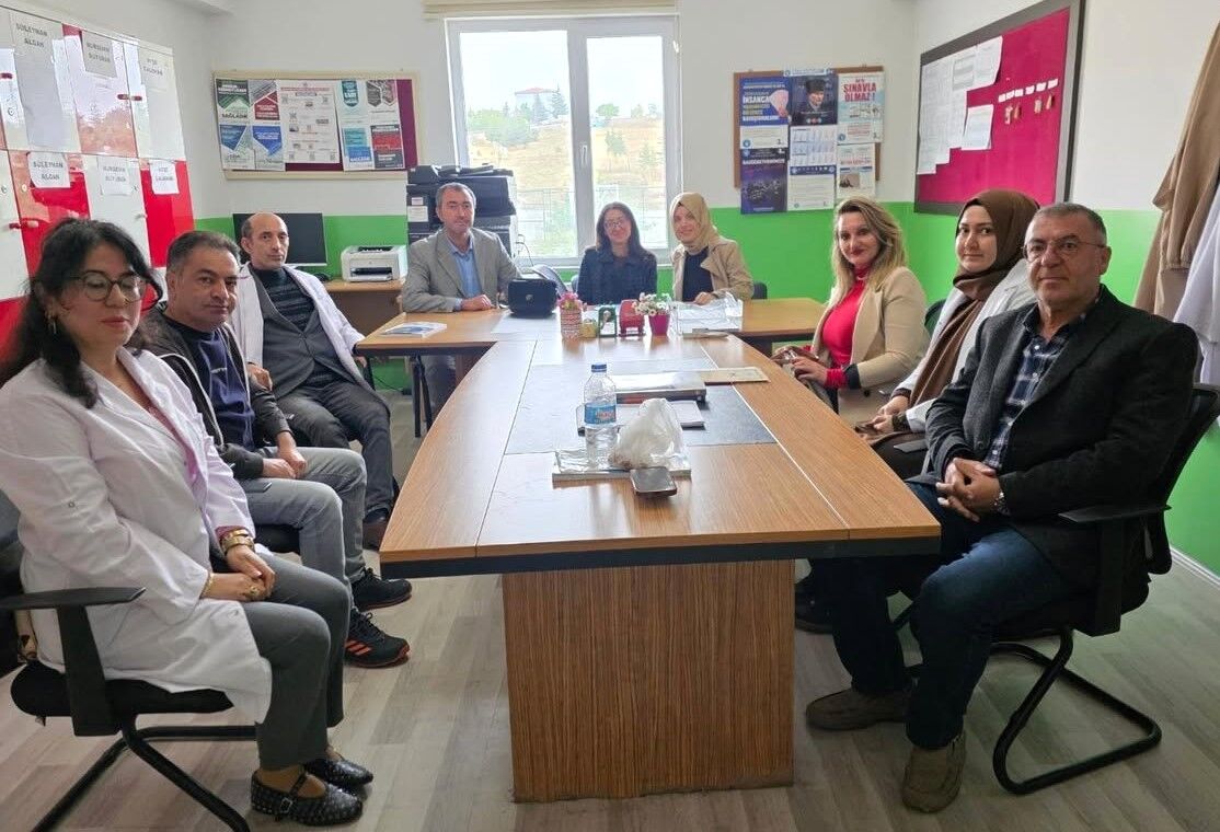 Kırşehir Yeği̇tek Ekibi Akçakent'te Eğitim Için Sahaya Indi (2)
