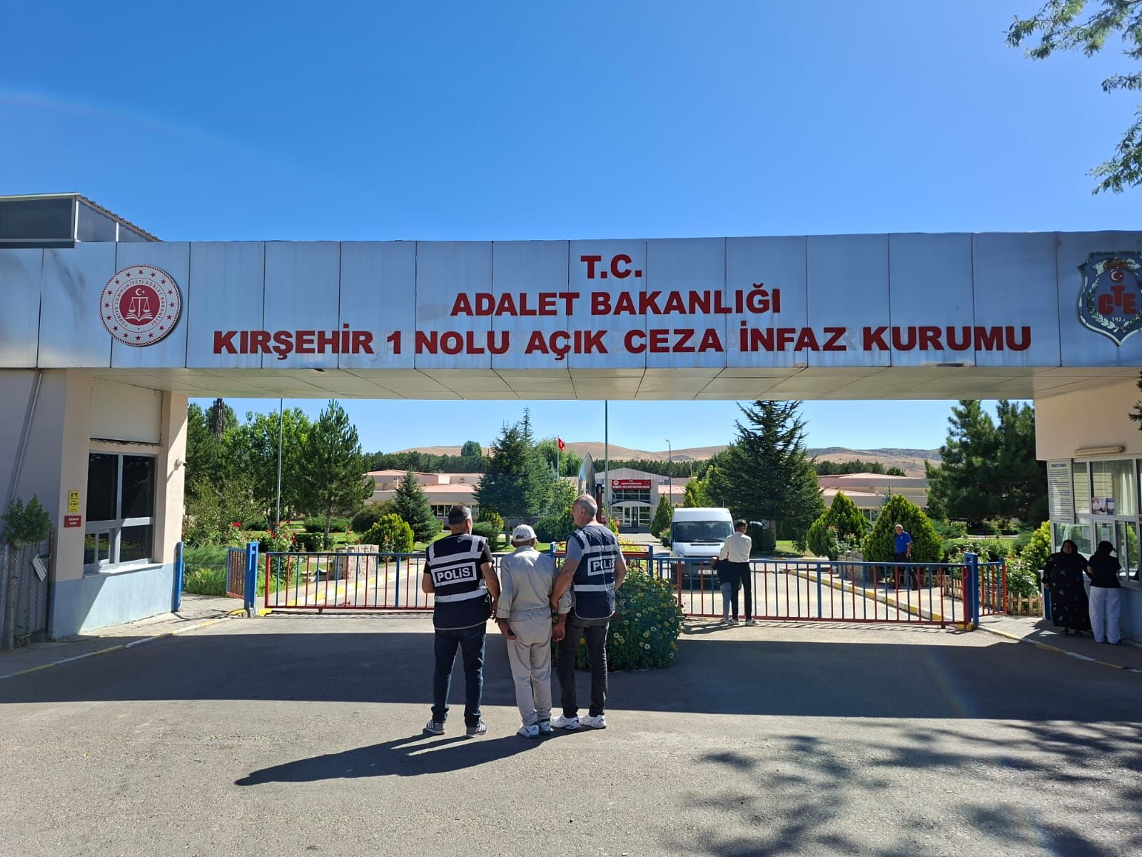 Kırşehir’de 26 Yıl 24 Ay Hapis Cezasıyla Aranan Şahıs Yakalandı (1)
