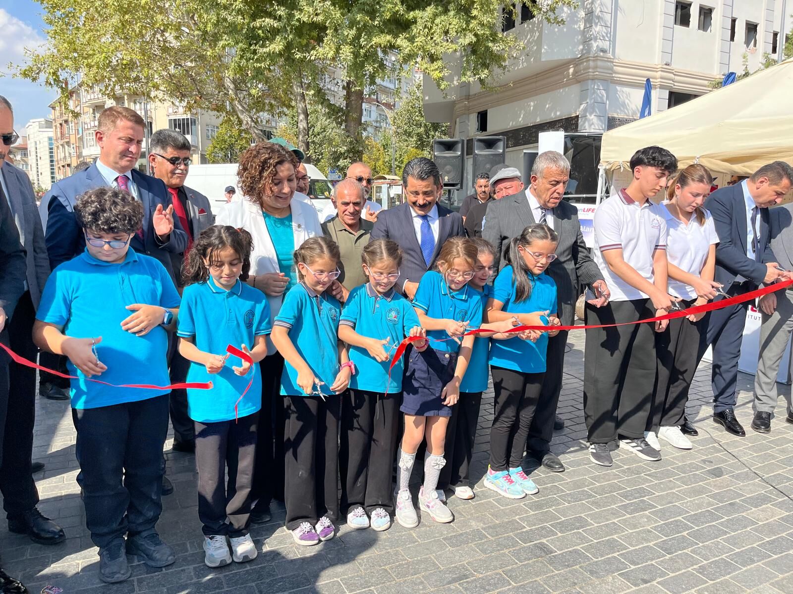 Kırşehir’de Ahi Kitap Fuarı Açıldı! Öğrencilere Kitap Hediye Çeki Verildi (2)