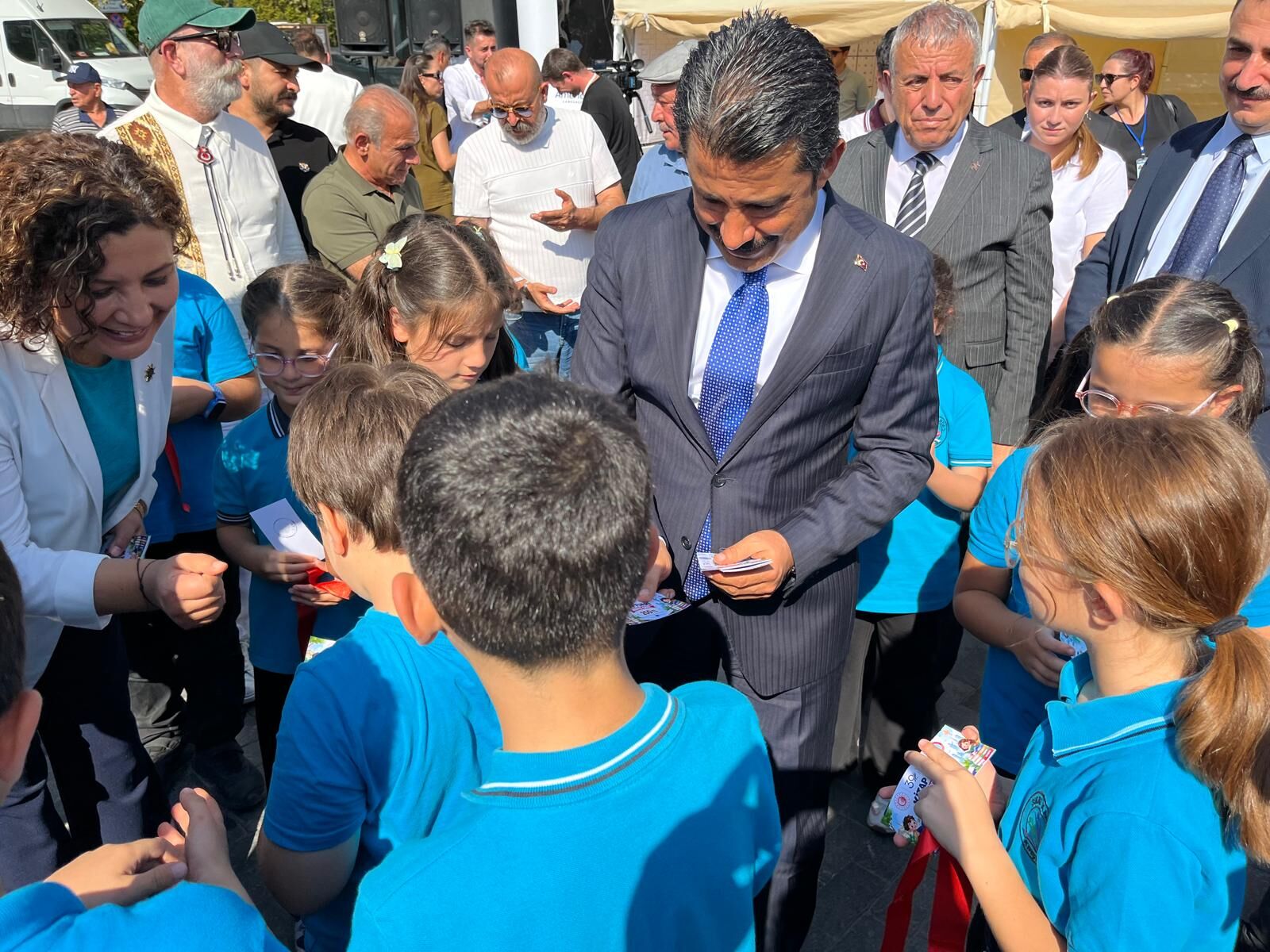 Kırşehir’de Ahi Kitap Fuarı Açıldı! Öğrencilere Kitap Hediye Çeki Verildi (4)