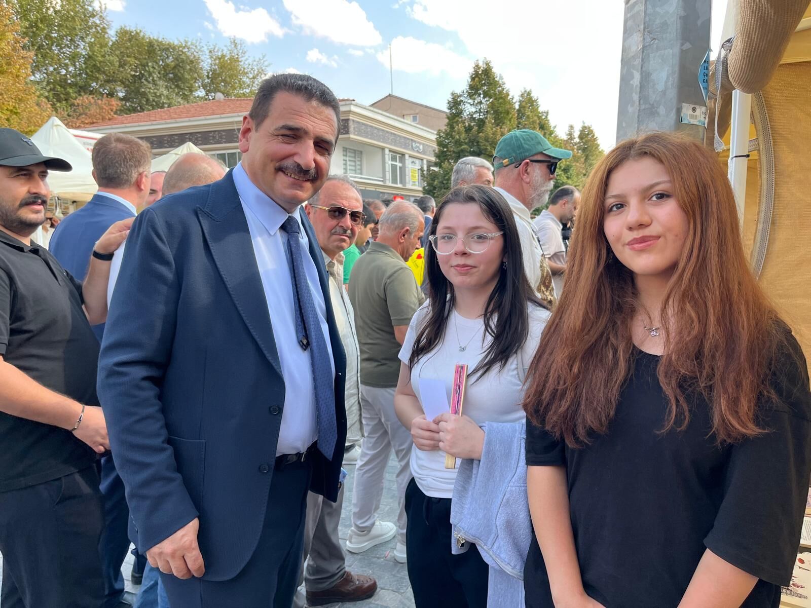 Kırşehir’de Ahi Kitap Fuarı Açıldı! Öğrencilere Kitap Hediye Çeki Verildi (8)