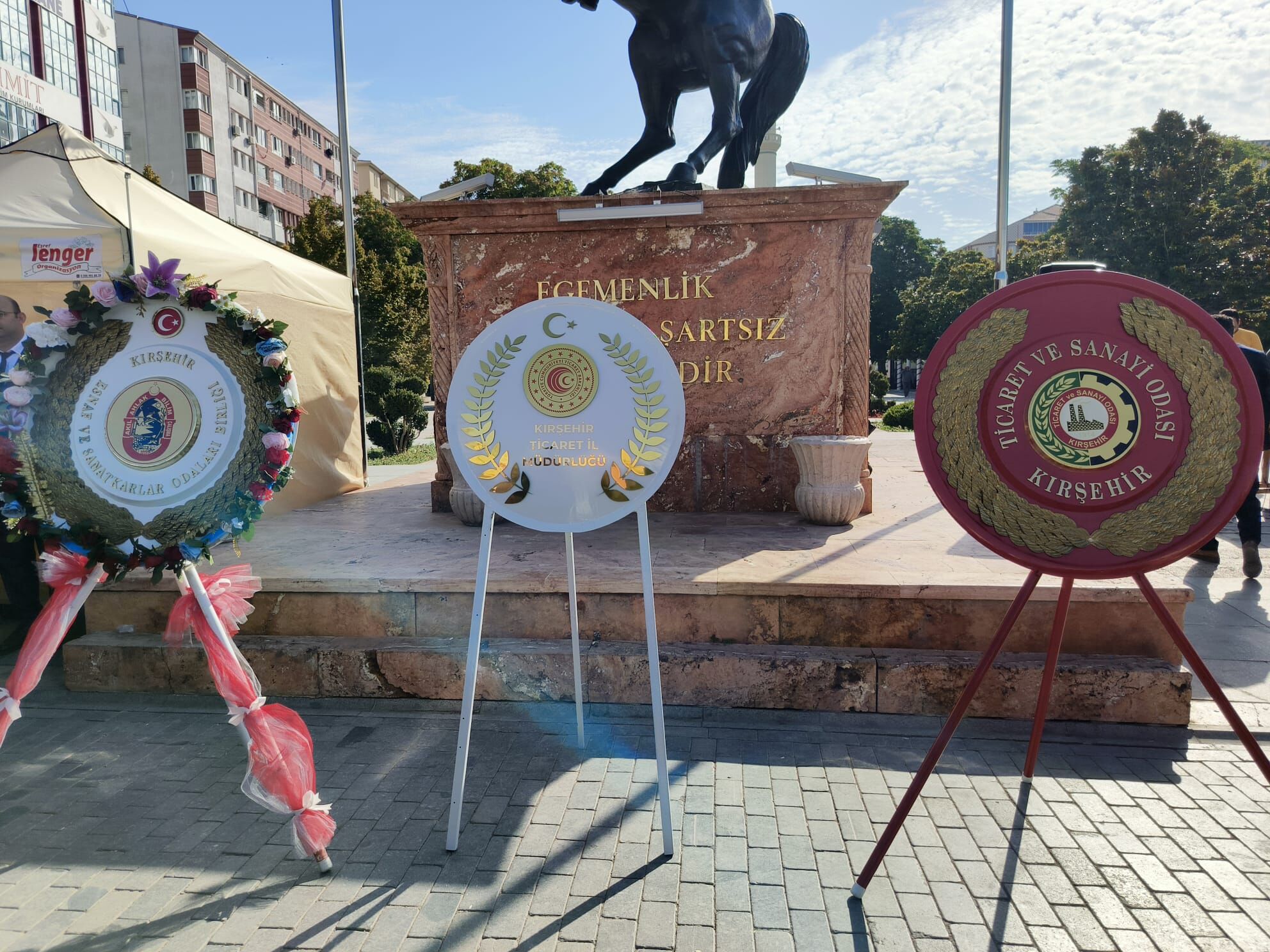 Kırşehir’de Ahilik Haftası Coşkusu Başladı Cacabey Meydanı’nda Çelenk Sunuldu (1)