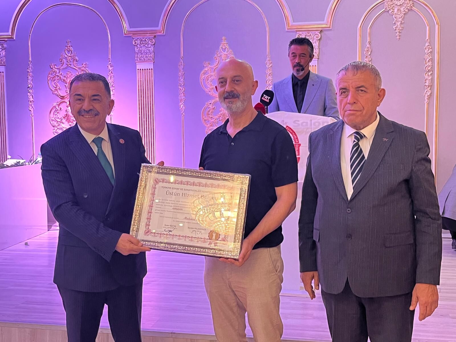 Kırşehir’de Esnaf Gecesi Düzenlendi, Yılın Esnaflarına Üstün Hizmet Belgesi Verildi (1)