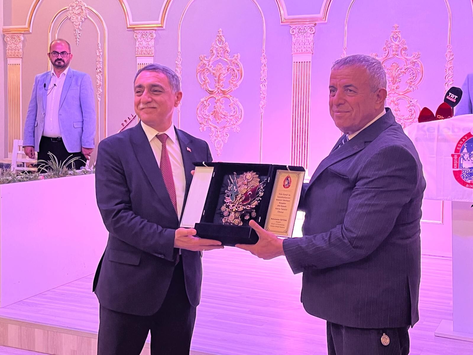 Kırşehir’de Esnaf Gecesi Düzenlendi, Yılın Esnaflarına Üstün Hizmet Belgesi Verildi (10)