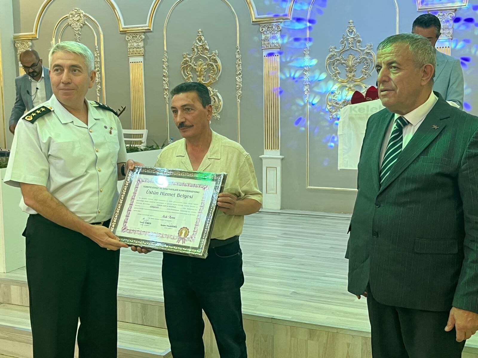 Kırşehir’de Esnaf Gecesi Düzenlendi, Yılın Esnaflarına Üstün Hizmet Belgesi Verildi (11)