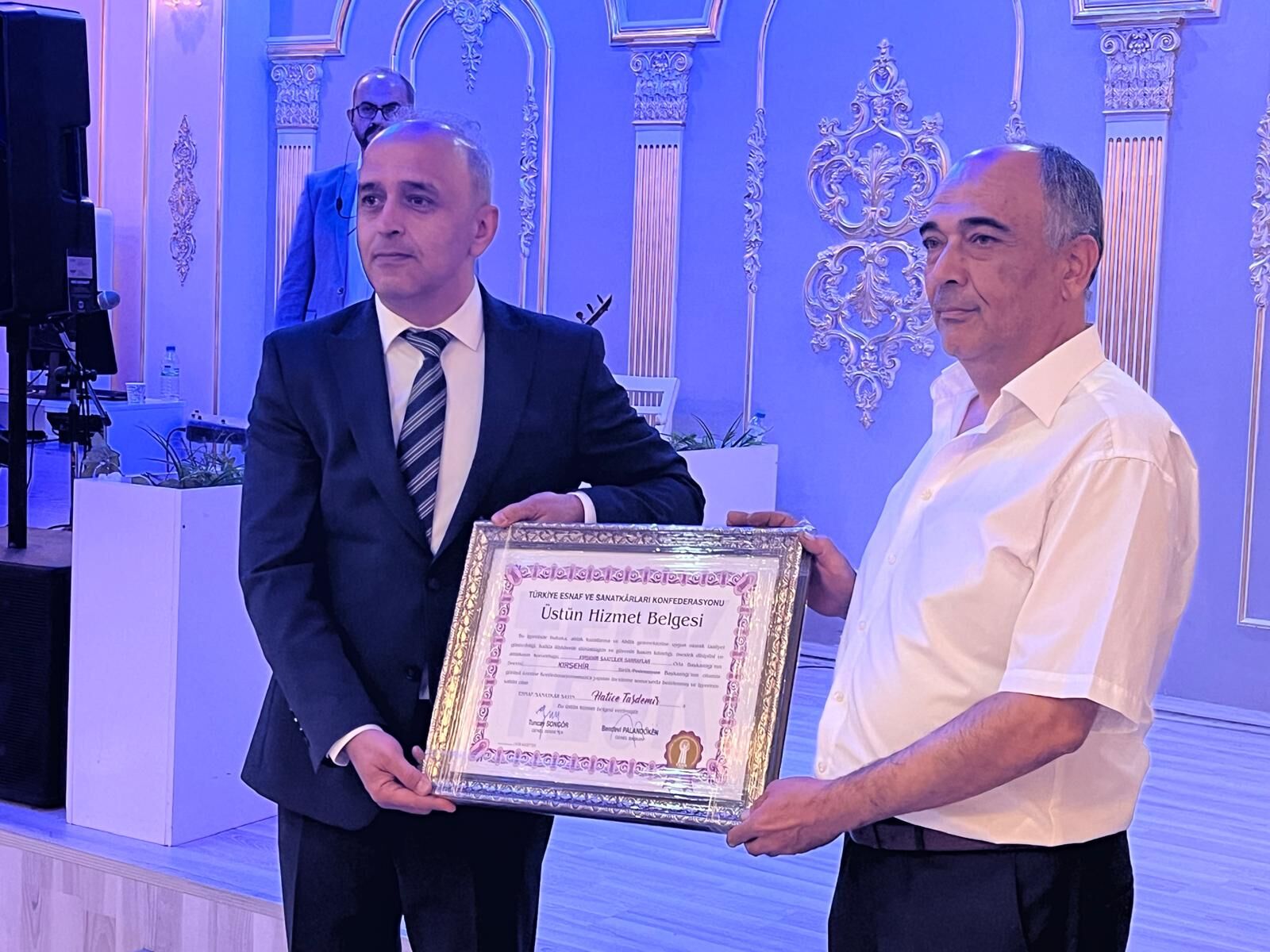 Kırşehir’de Esnaf Gecesi Düzenlendi, Yılın Esnaflarına Üstün Hizmet Belgesi Verildi (13)