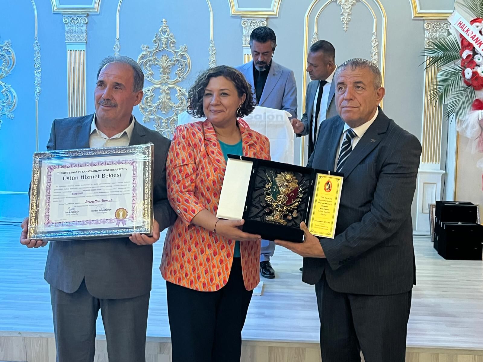 Kırşehir’de Esnaf Gecesi Düzenlendi, Yılın Esnaflarına Üstün Hizmet Belgesi Verildi (18)