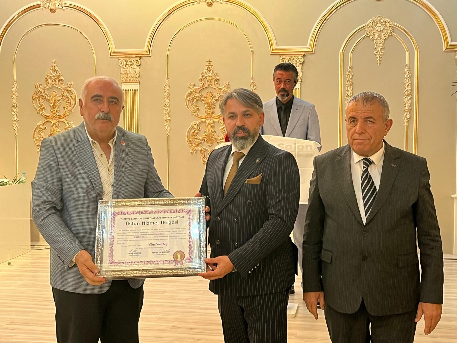 Kırşehir’de Esnaf Gecesi Düzenlendi, Yılın Esnaflarına Üstün Hizmet Belgesi Verildi (19)