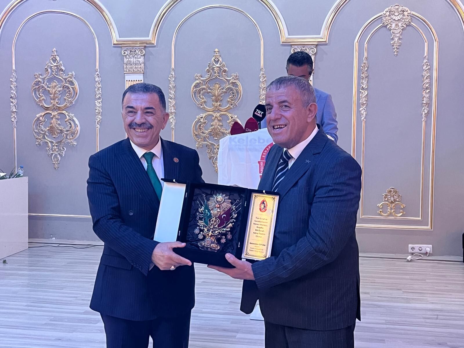 Kırşehir’de Esnaf Gecesi Düzenlendi, Yılın Esnaflarına Üstün Hizmet Belgesi Verildi (20)