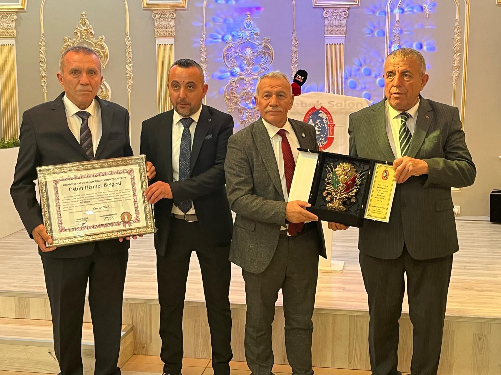 Kırşehir’de Esnaf Gecesi Düzenlendi, Yılın Esnaflarına Üstün Hizmet Belgesi Verildi (22)