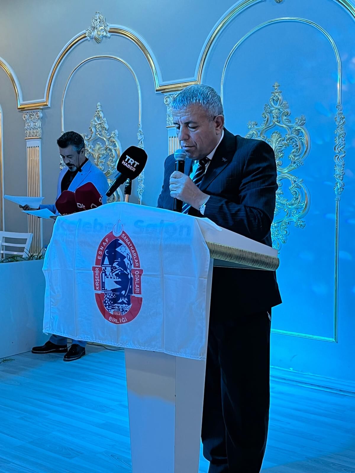 Kırşehir’de Esnaf Gecesi Düzenlendi, Yılın Esnaflarına Üstün Hizmet Belgesi Verildi (24)