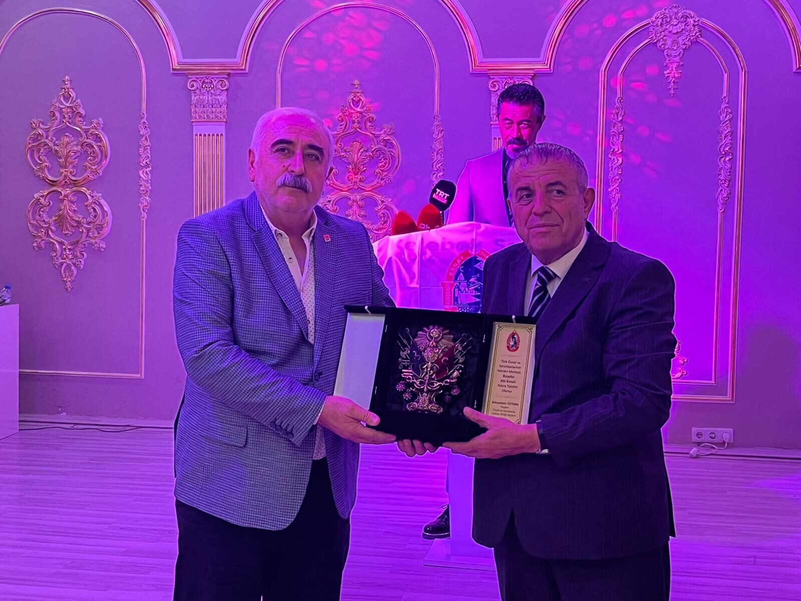 Kırşehir’de Esnaf Gecesi Düzenlendi, Yılın Esnaflarına Üstün Hizmet Belgesi Verildi (29)