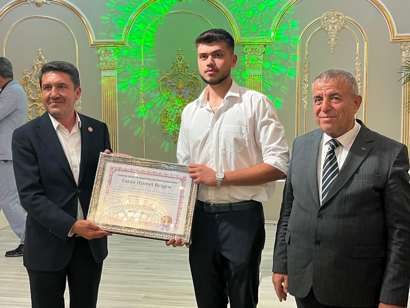 Kırşehir’de Esnaf Gecesi Düzenlendi, Yılın Esnaflarına Üstün Hizmet Belgesi Verildi (30)