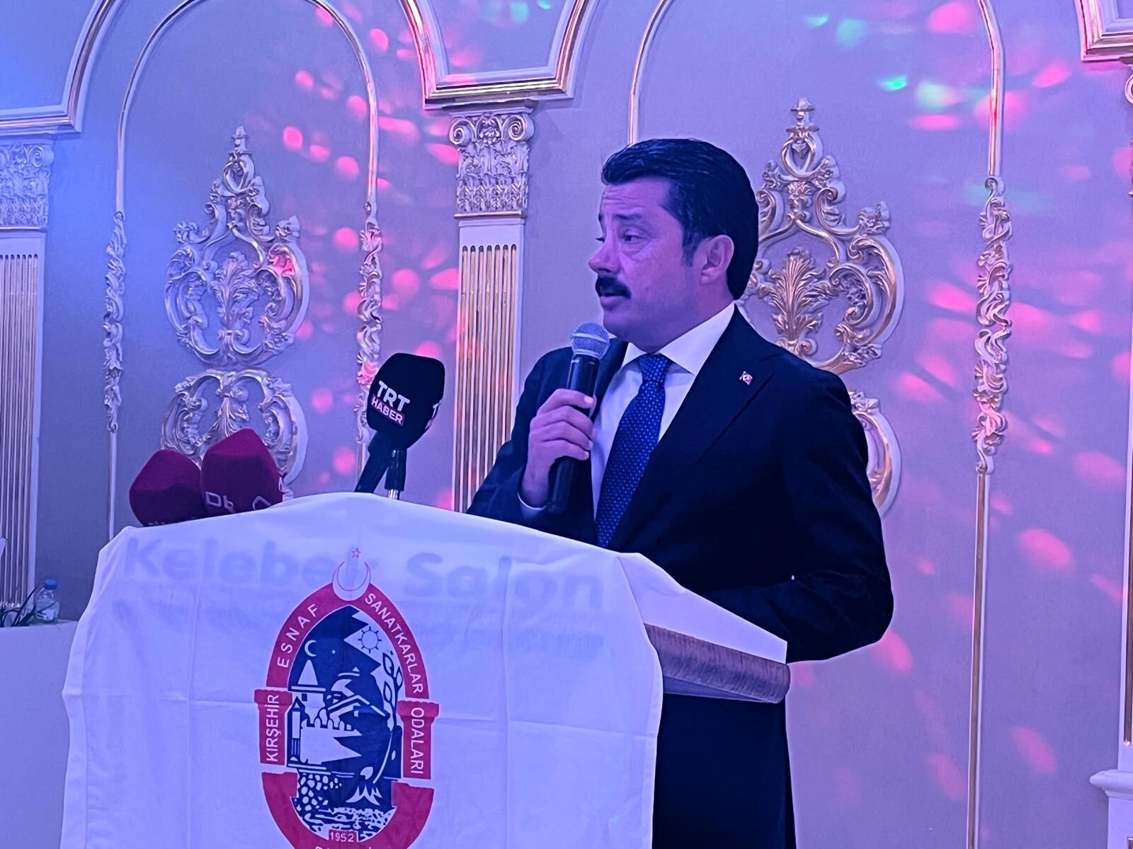 Kırşehir’de Esnaf Gecesi Düzenlendi, Yılın Esnaflarına Üstün Hizmet Belgesi Verildi (4)