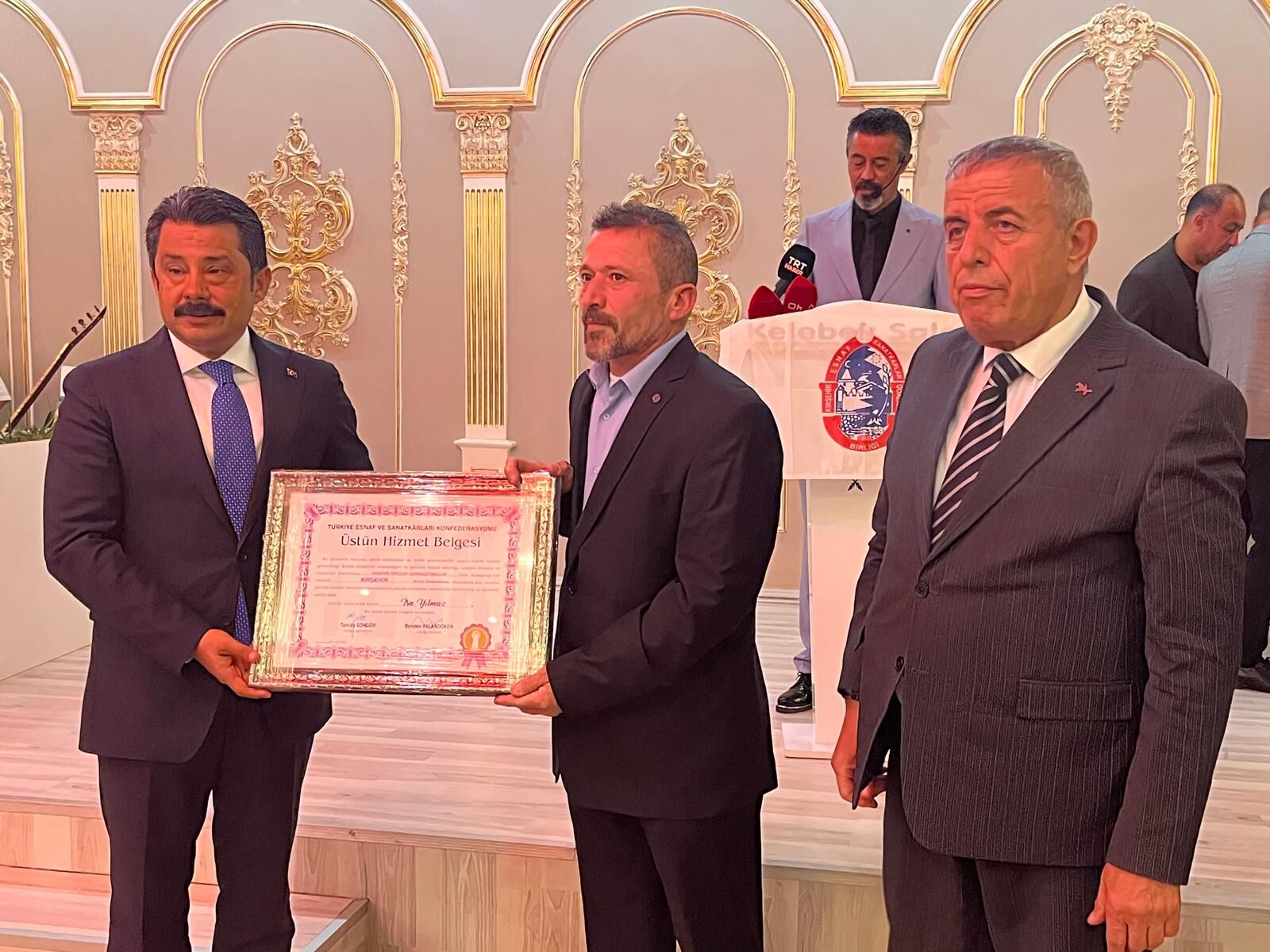 Kırşehir’de Esnaf Gecesi Düzenlendi, Yılın Esnaflarına Üstün Hizmet Belgesi Verildi (6)