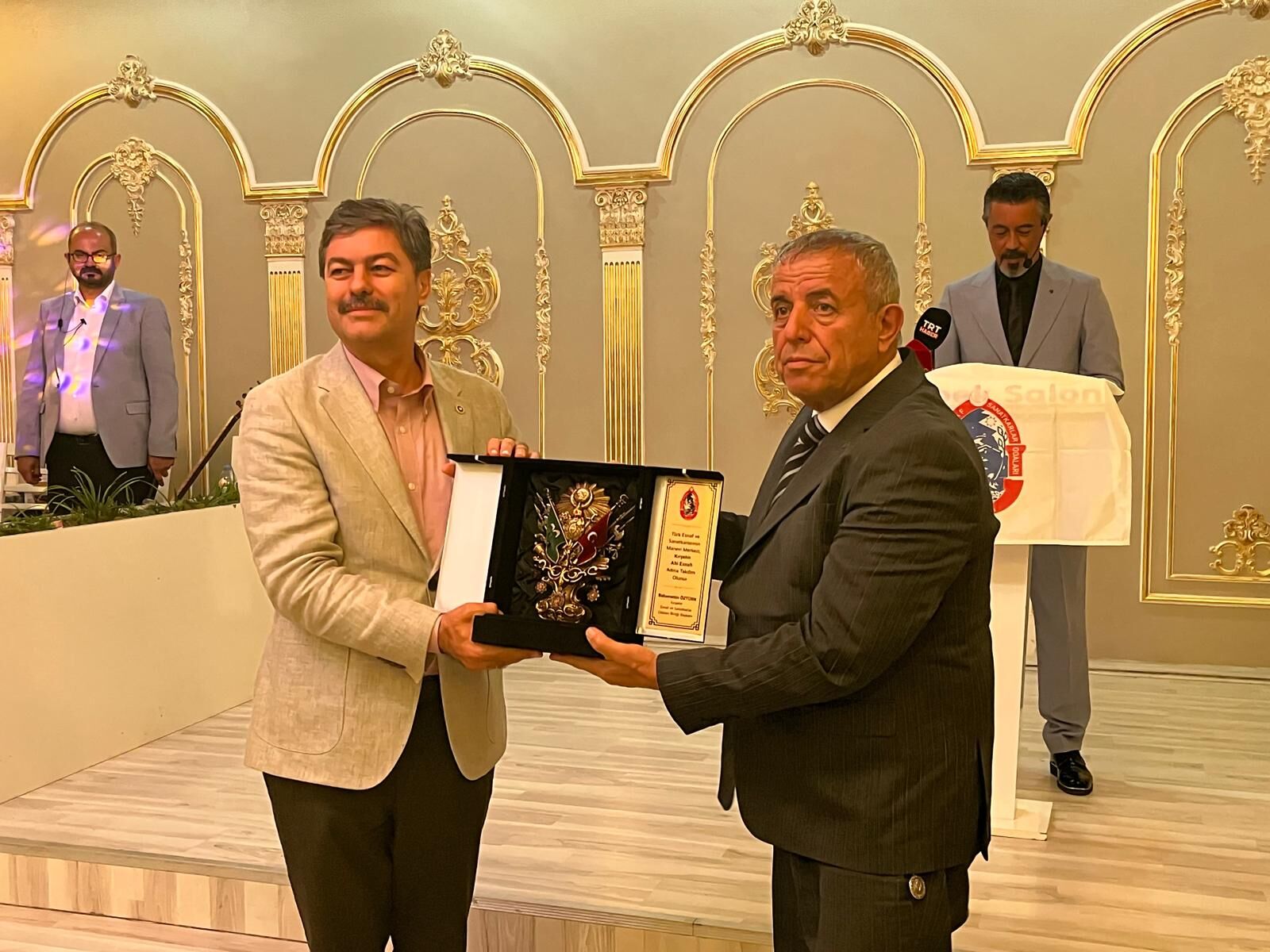Kırşehir’de Esnaf Gecesi Düzenlendi, Yılın Esnaflarına Üstün Hizmet Belgesi Verildi (8)