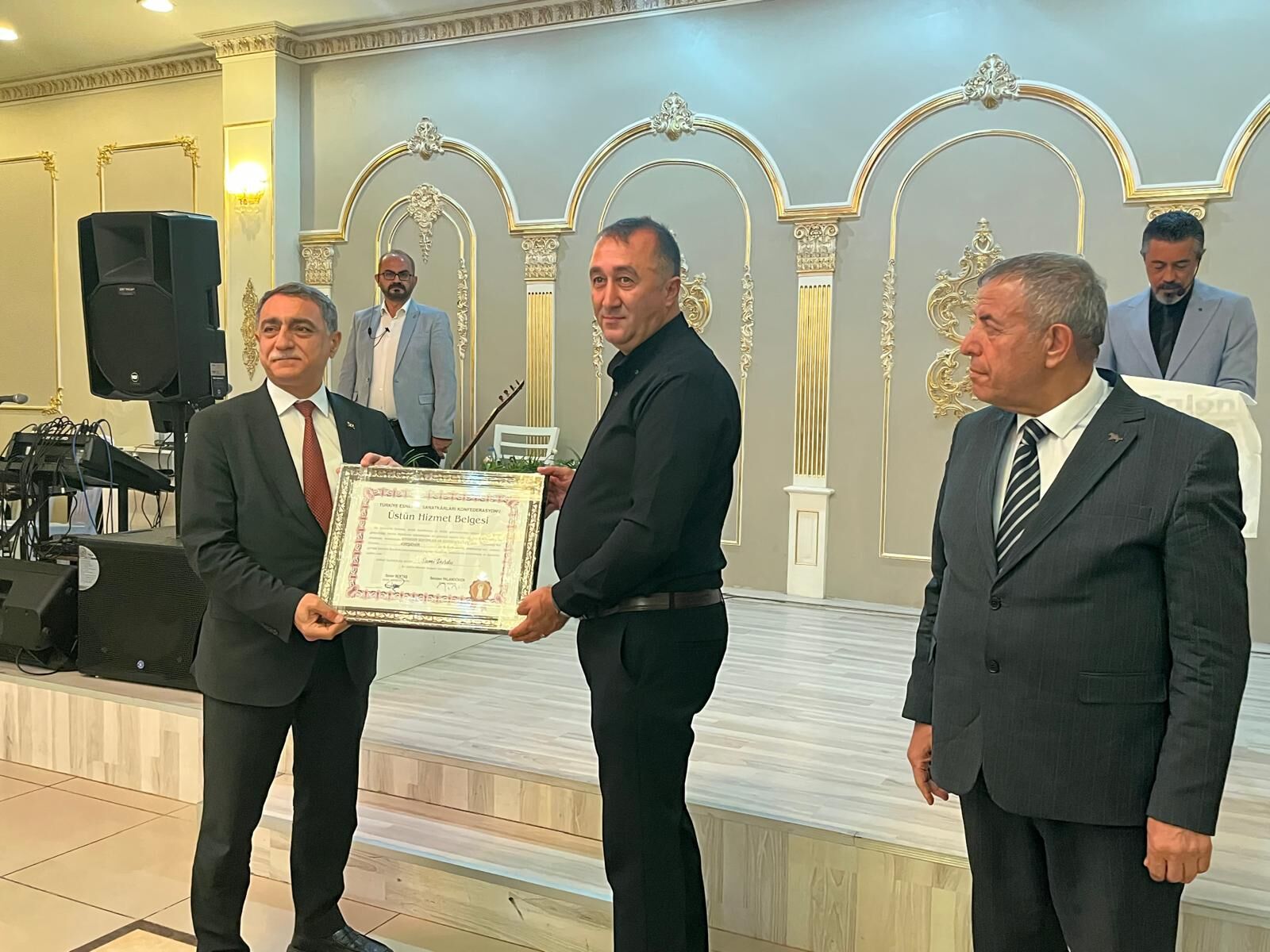 Kırşehir’de Esnaf Gecesi Düzenlendi, Yılın Esnaflarına Üstün Hizmet Belgesi Verildi (9)