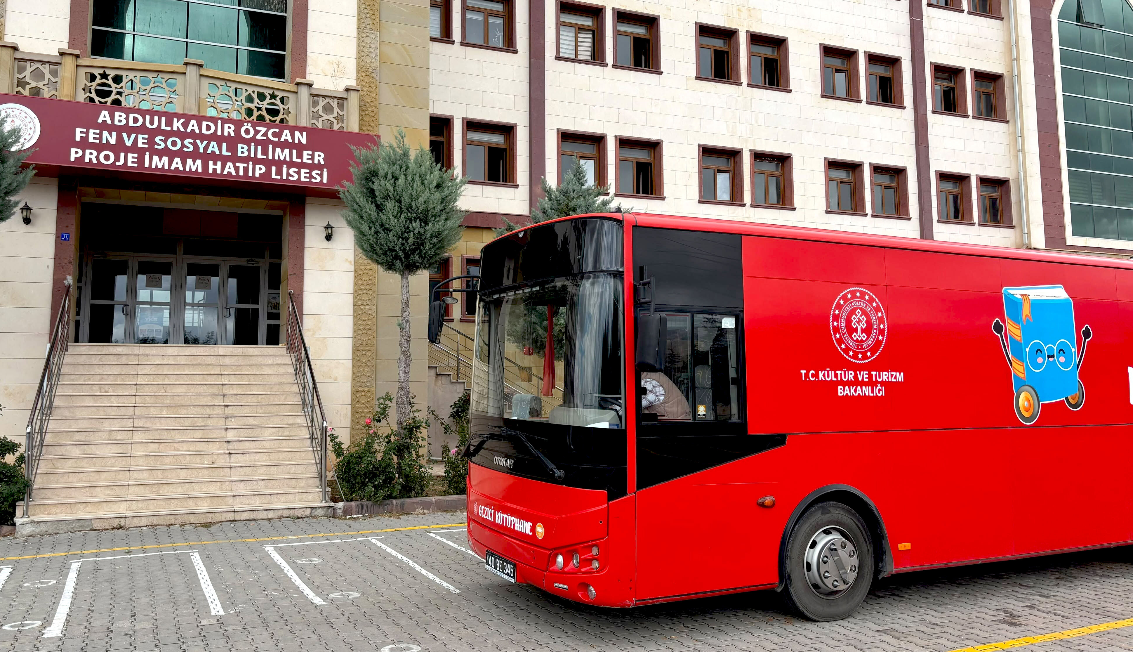 Kırşehir’de Gezici Kütüphane Öğrencilerle Buluştu (2)