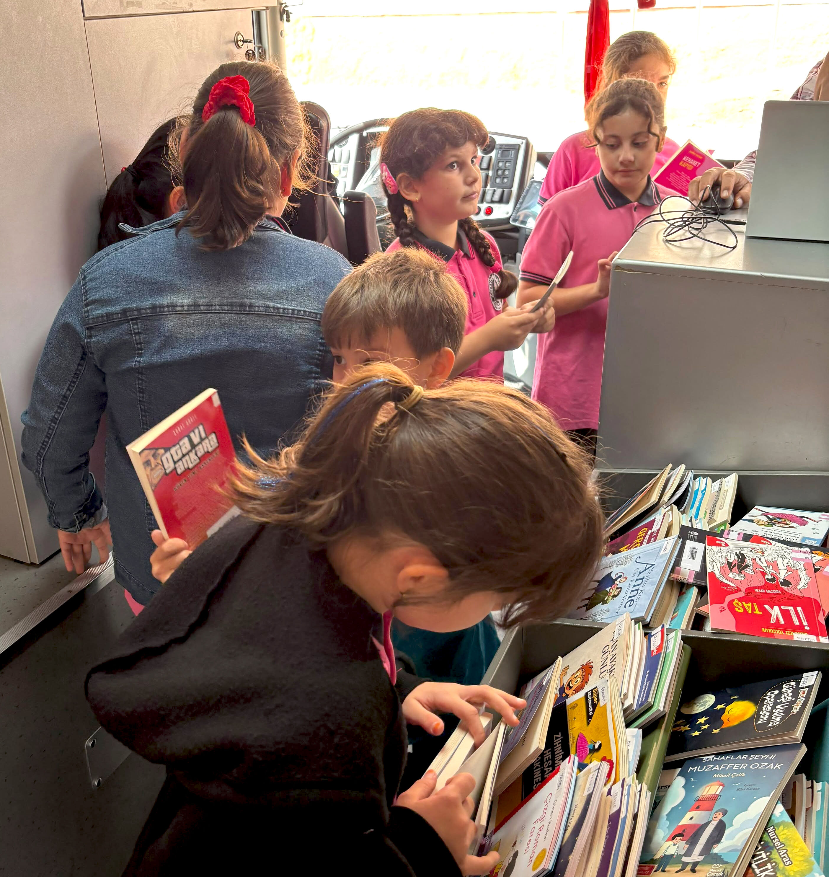 Kırşehir’de Gezici Kütüphane Öğrencilerle Buluştu (3)