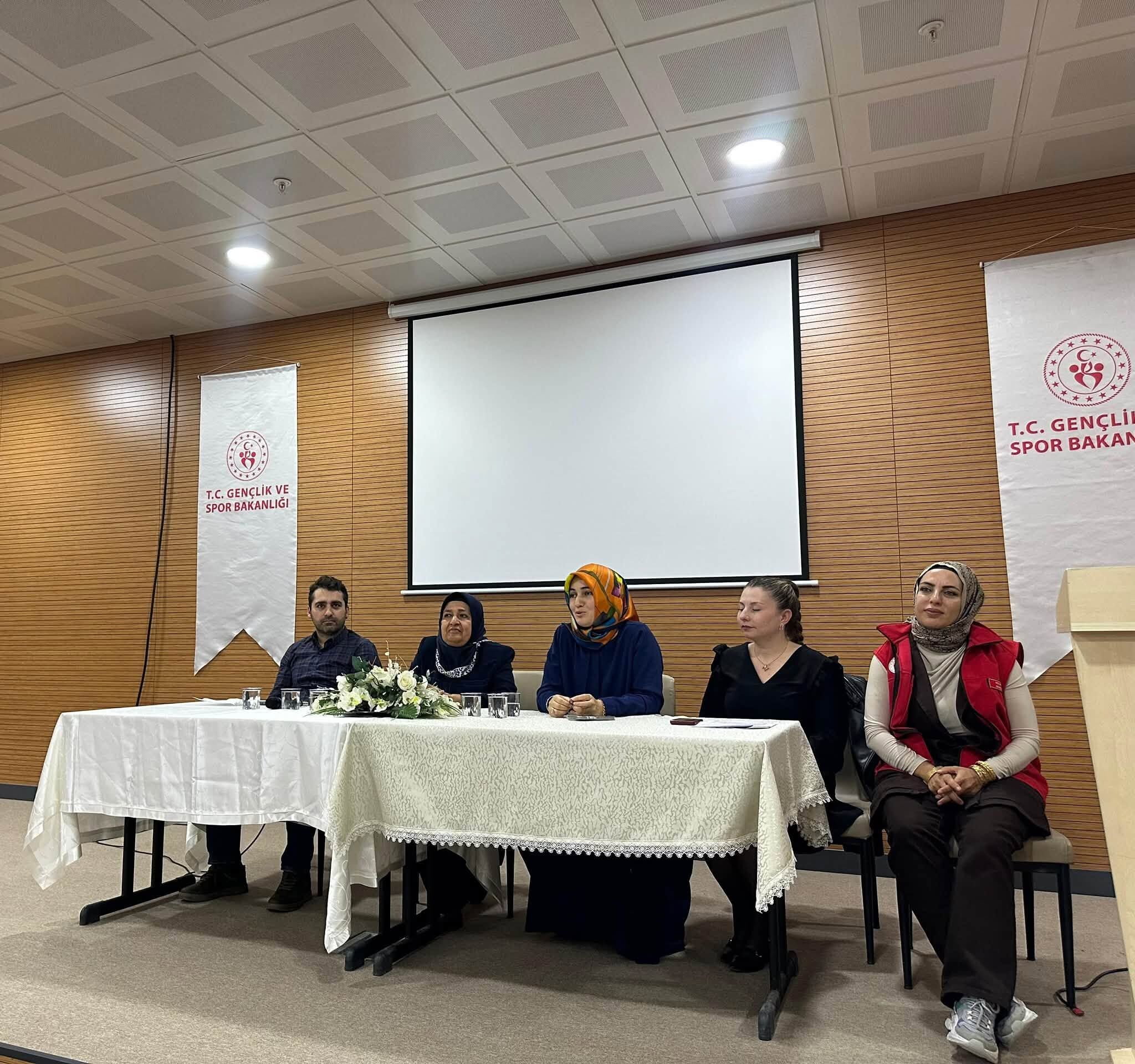 Kırşehir’de Üniversiteli Gençlere Gençlik Merkezi Buluşması 1