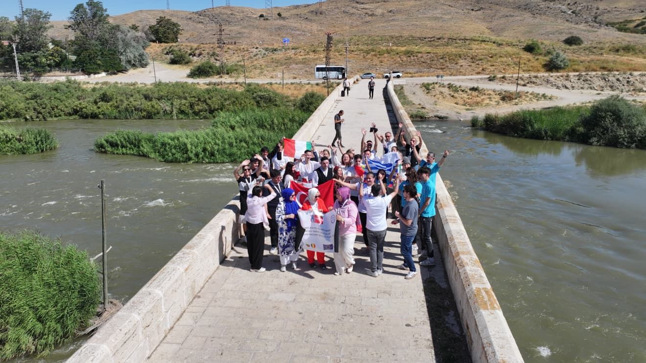 Kırşehir’in Tarihi Mekânlarını 4 Ülkeden Gelen Gençler Gezdi 3