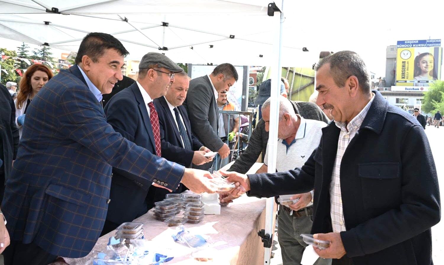 Neşet Ertaş’ın Kabri Başında Anıldı (2)
