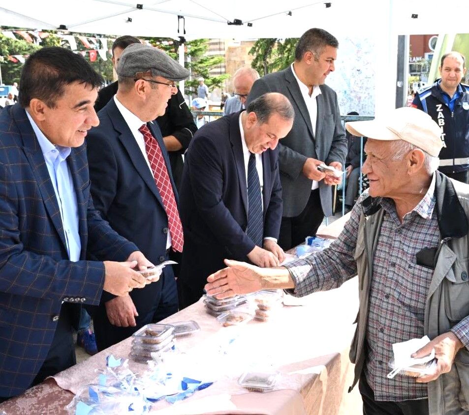Neşet Ertaş’ın Kabri Başında Anıldı (3)
