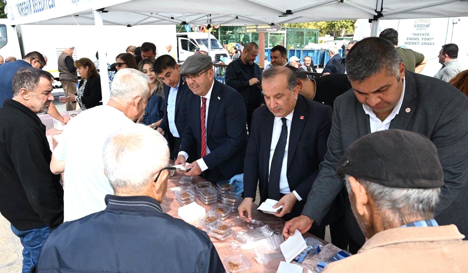 Neşet Ertaş’ın Kabri Başında Anıldı (5)