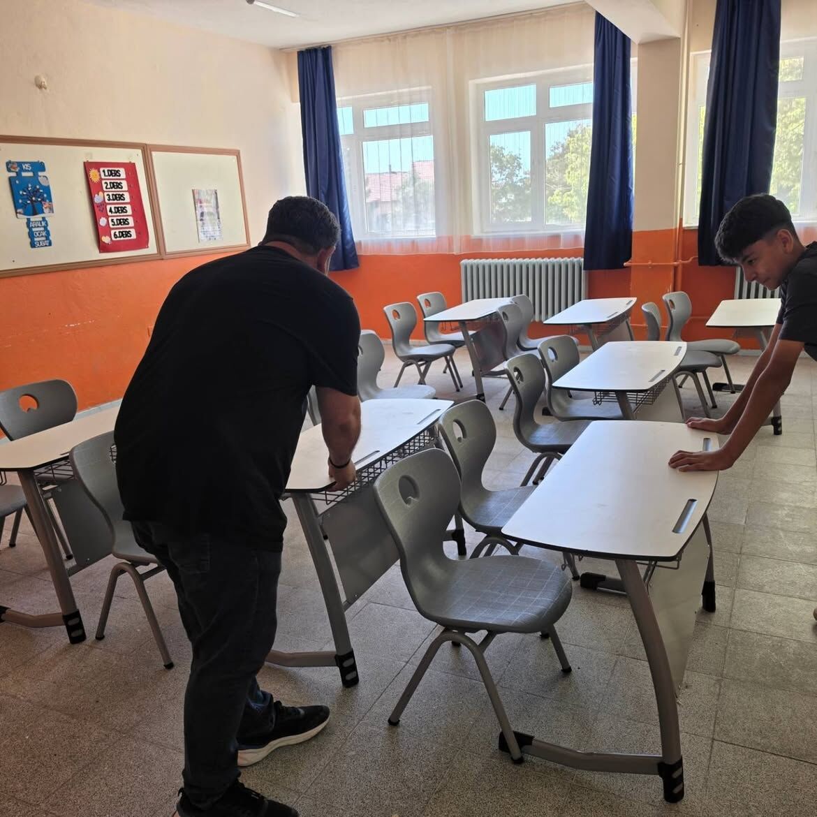 Sınıflarımız Yeni Eğitim Öğretim Yılına Yepyeni Bir Görünümle Hazır! 📚✨ Okulumuza Ulaştırılan Y (3)