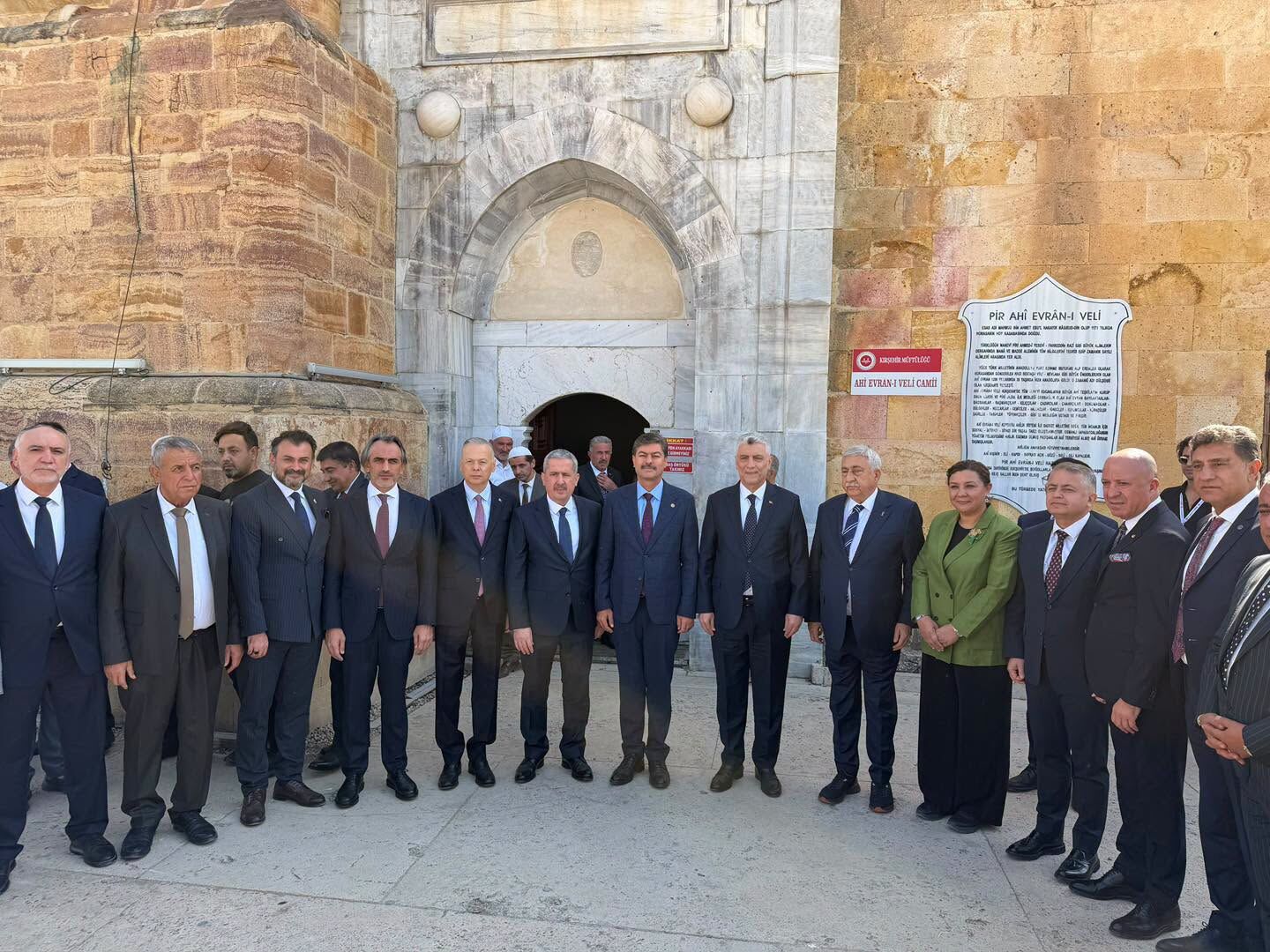Ticaret Bakanı Ömer Bolat Kırşehir’de Ahi Evran I Veli’nin Makamını Ziyaret Etti 4